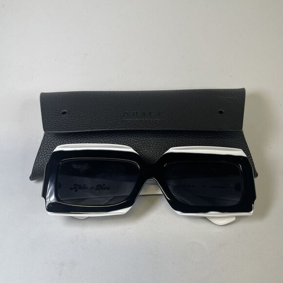 Akila Unisex Sunglasses - Picture 1 of 6